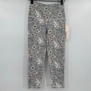 Mono B Leggings Women Small NEW Gray Floral Cropped Capri Activewear Gym Workout